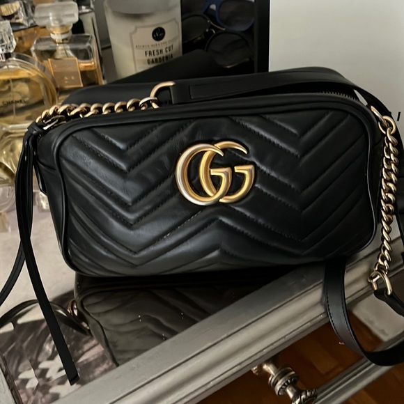 Gucci Handbags - Gucci GG marmont shoulder bag